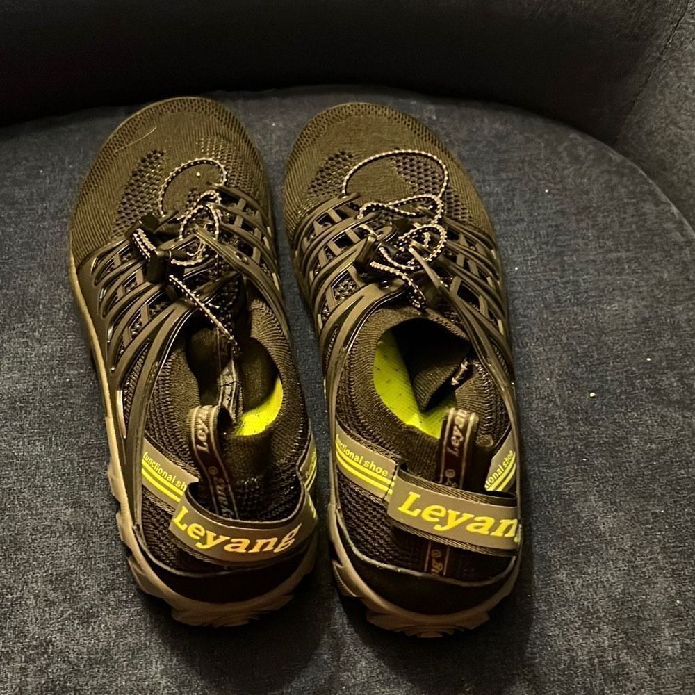 Leyang functional shoe